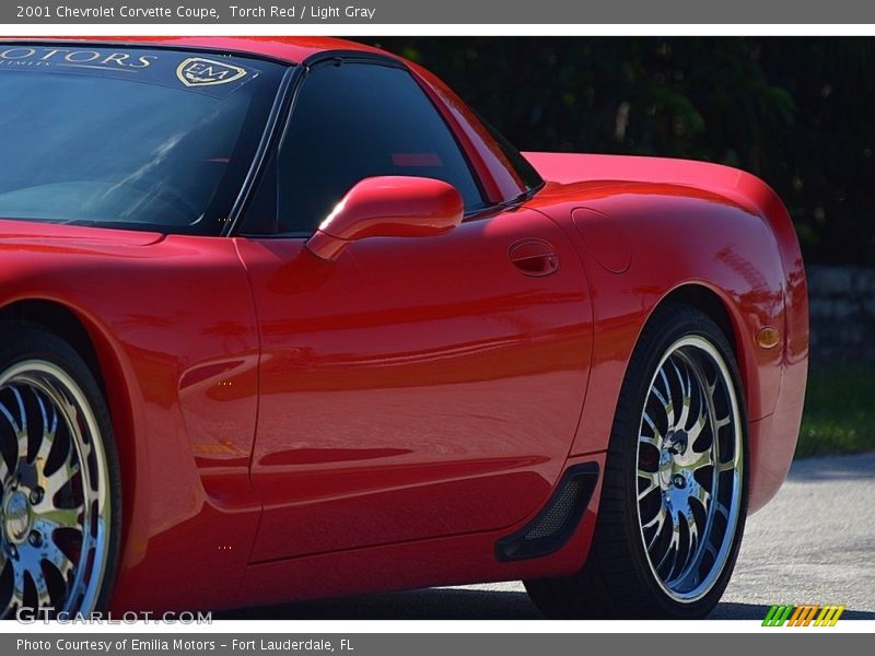Torch Red / Light Gray 2001 Chevrolet Corvette Coupe