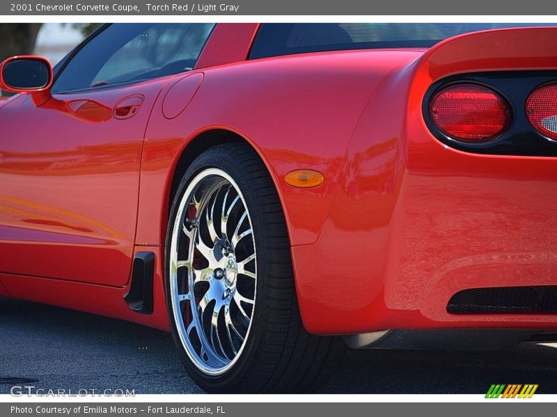 Torch Red / Light Gray 2001 Chevrolet Corvette Coupe