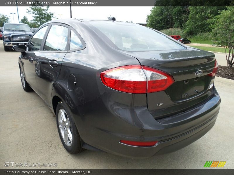 Magnetic / Charcoal Black 2018 Ford Fiesta SE Sedan