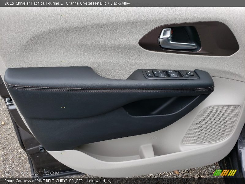 Granite Crystal Metallic / Black/Alloy 2019 Chrysler Pacifica Touring L
