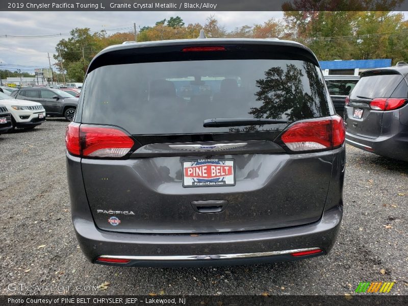 Granite Crystal Metallic / Black/Alloy 2019 Chrysler Pacifica Touring L