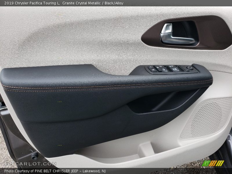 Granite Crystal Metallic / Black/Alloy 2019 Chrysler Pacifica Touring L