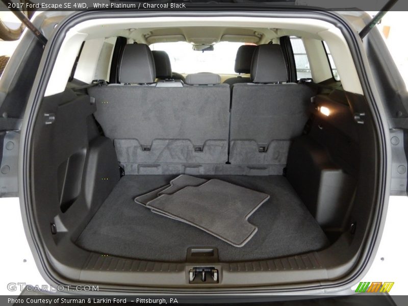 White Platinum / Charcoal Black 2017 Ford Escape SE 4WD