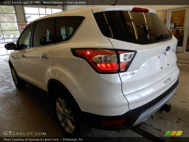 White Platinum / Charcoal Black 2017 Ford Escape SE 4WD