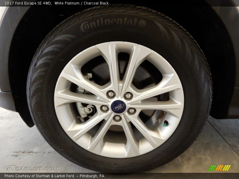 White Platinum / Charcoal Black 2017 Ford Escape SE 4WD
