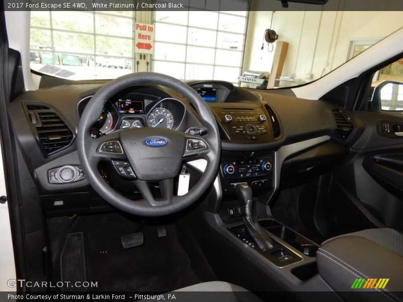 White Platinum / Charcoal Black 2017 Ford Escape SE 4WD
