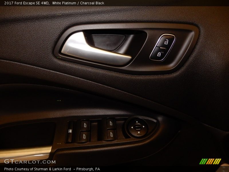 White Platinum / Charcoal Black 2017 Ford Escape SE 4WD