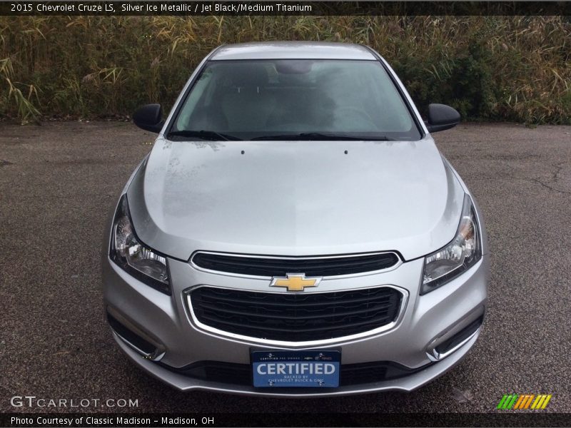 Silver Ice Metallic / Jet Black/Medium Titanium 2015 Chevrolet Cruze LS