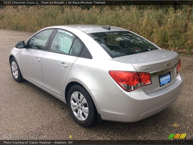 Silver Ice Metallic / Jet Black/Medium Titanium 2015 Chevrolet Cruze LS
