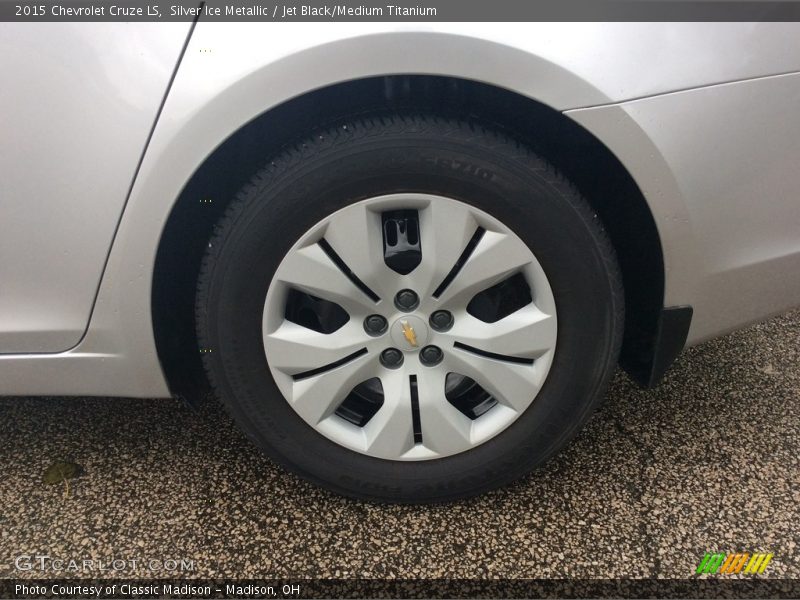Silver Ice Metallic / Jet Black/Medium Titanium 2015 Chevrolet Cruze LS
