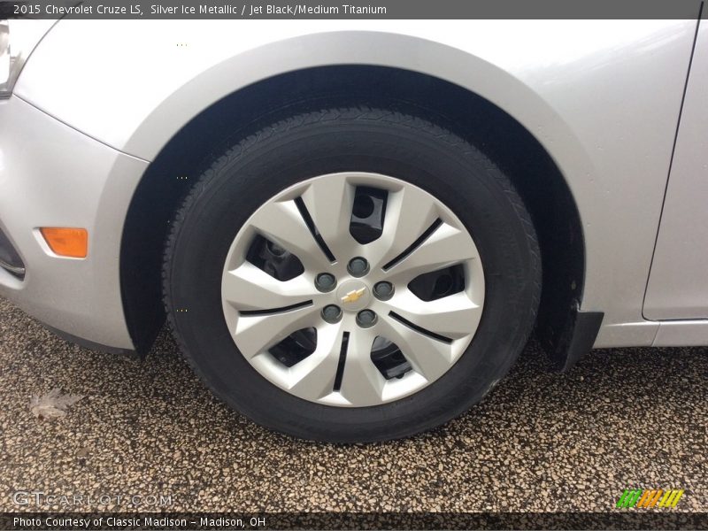 Silver Ice Metallic / Jet Black/Medium Titanium 2015 Chevrolet Cruze LS