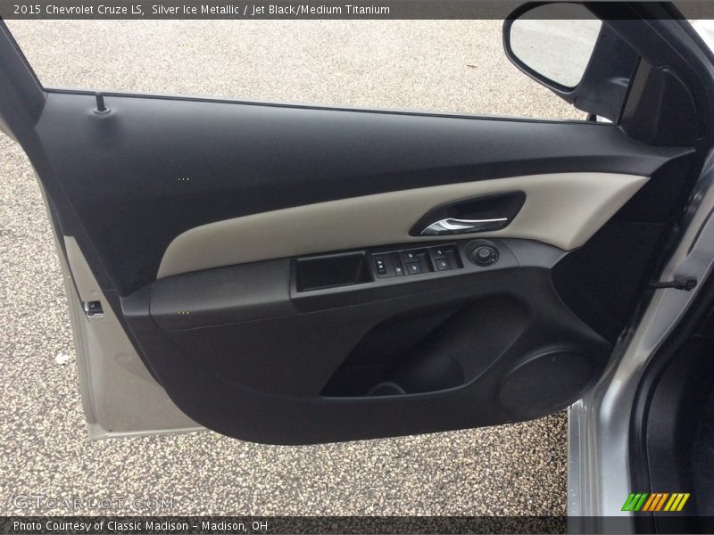 Silver Ice Metallic / Jet Black/Medium Titanium 2015 Chevrolet Cruze LS