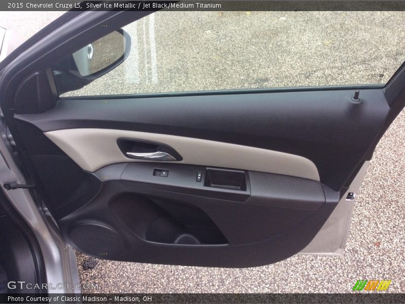 Silver Ice Metallic / Jet Black/Medium Titanium 2015 Chevrolet Cruze LS
