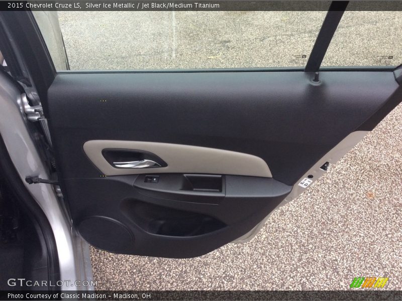 Silver Ice Metallic / Jet Black/Medium Titanium 2015 Chevrolet Cruze LS