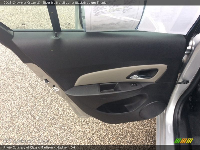 Silver Ice Metallic / Jet Black/Medium Titanium 2015 Chevrolet Cruze LS