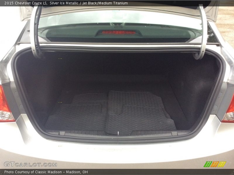 Silver Ice Metallic / Jet Black/Medium Titanium 2015 Chevrolet Cruze LS