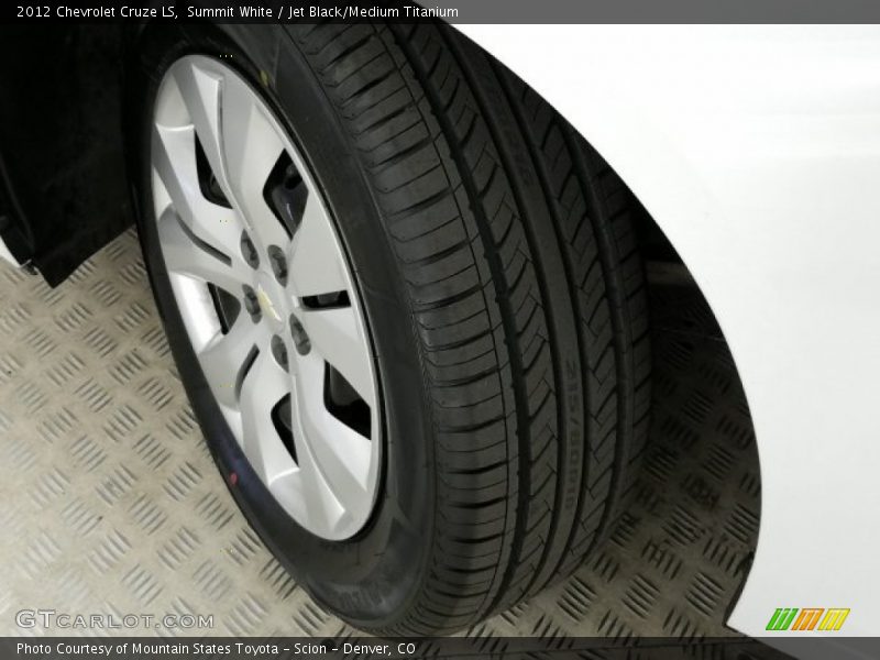 Summit White / Jet Black/Medium Titanium 2012 Chevrolet Cruze LS