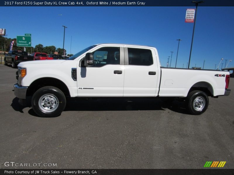 Oxford White / Medium Earth Gray 2017 Ford F250 Super Duty XL Crew Cab 4x4
