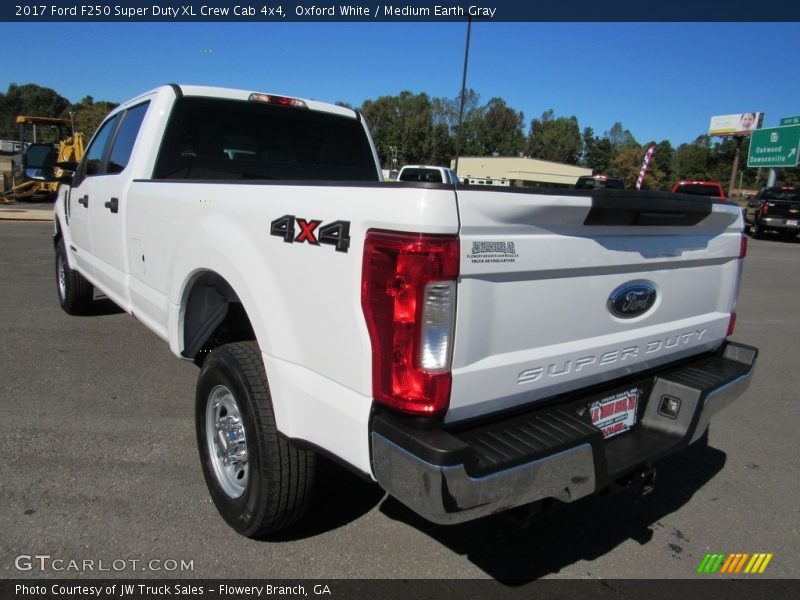 Oxford White / Medium Earth Gray 2017 Ford F250 Super Duty XL Crew Cab 4x4