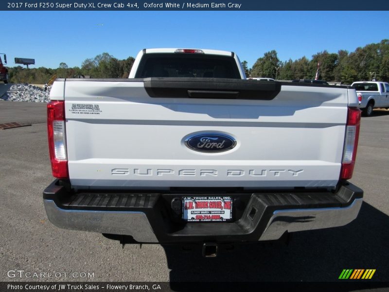 Oxford White / Medium Earth Gray 2017 Ford F250 Super Duty XL Crew Cab 4x4
