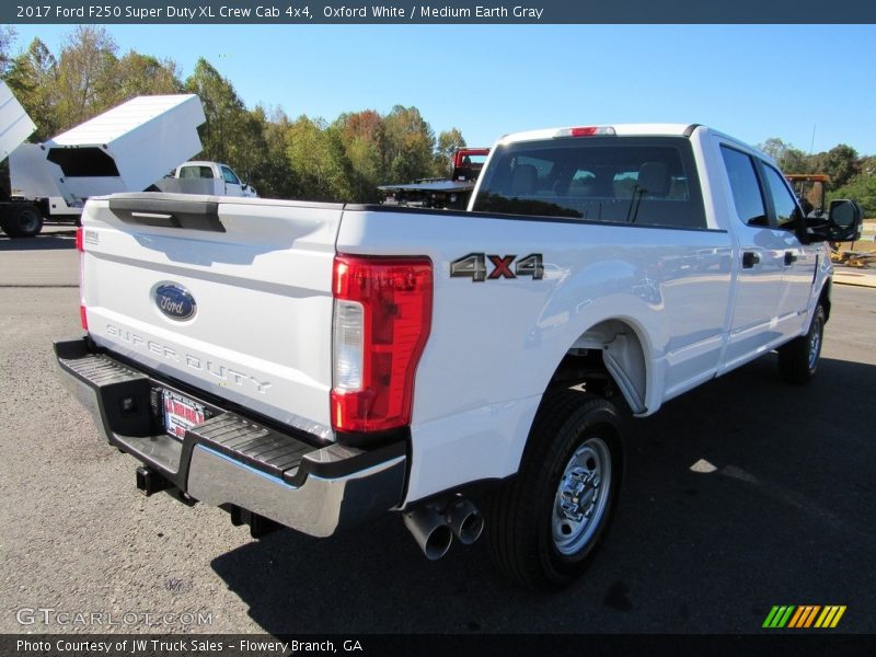 Oxford White / Medium Earth Gray 2017 Ford F250 Super Duty XL Crew Cab 4x4