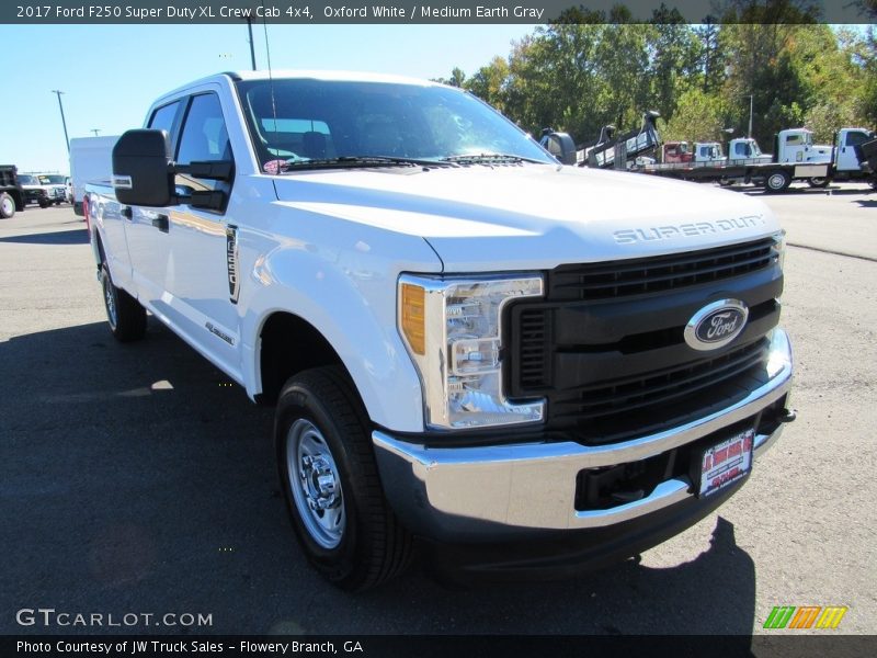 Oxford White / Medium Earth Gray 2017 Ford F250 Super Duty XL Crew Cab 4x4