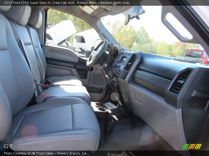 Oxford White / Medium Earth Gray 2017 Ford F250 Super Duty XL Crew Cab 4x4
