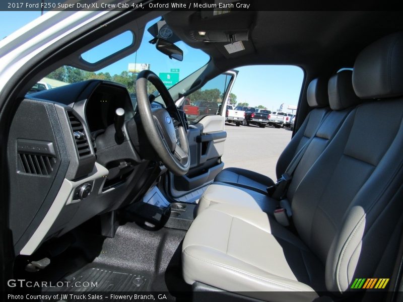 Oxford White / Medium Earth Gray 2017 Ford F250 Super Duty XL Crew Cab 4x4