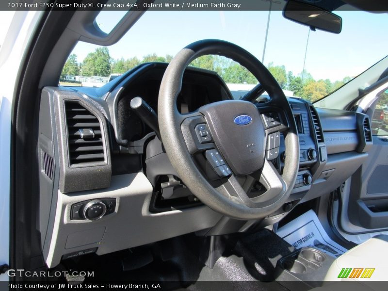 Oxford White / Medium Earth Gray 2017 Ford F250 Super Duty XL Crew Cab 4x4