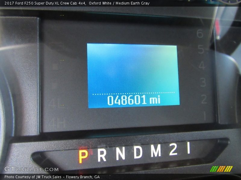 Oxford White / Medium Earth Gray 2017 Ford F250 Super Duty XL Crew Cab 4x4