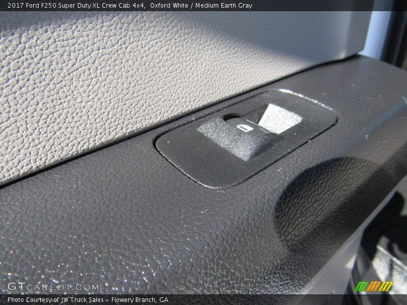 Oxford White / Medium Earth Gray 2017 Ford F250 Super Duty XL Crew Cab 4x4