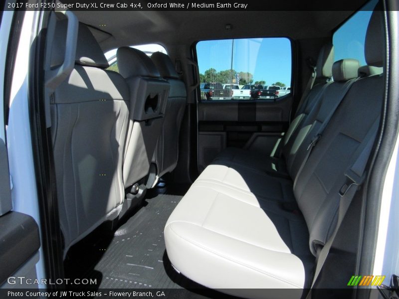 Oxford White / Medium Earth Gray 2017 Ford F250 Super Duty XL Crew Cab 4x4