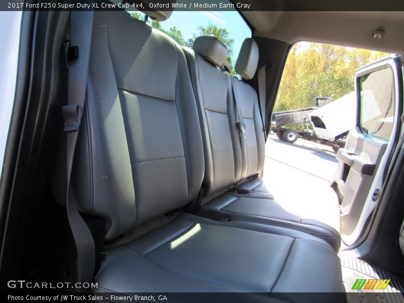 Oxford White / Medium Earth Gray 2017 Ford F250 Super Duty XL Crew Cab 4x4
