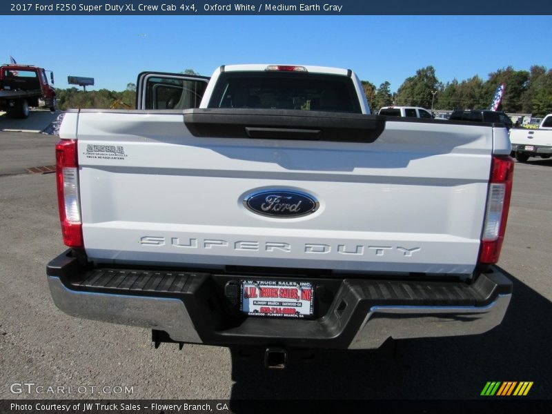 Oxford White / Medium Earth Gray 2017 Ford F250 Super Duty XL Crew Cab 4x4