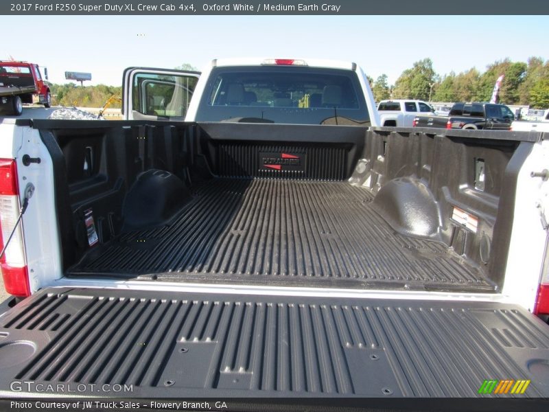 Oxford White / Medium Earth Gray 2017 Ford F250 Super Duty XL Crew Cab 4x4