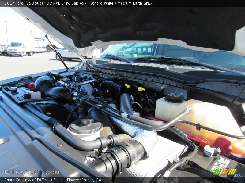 Oxford White / Medium Earth Gray 2017 Ford F250 Super Duty XL Crew Cab 4x4