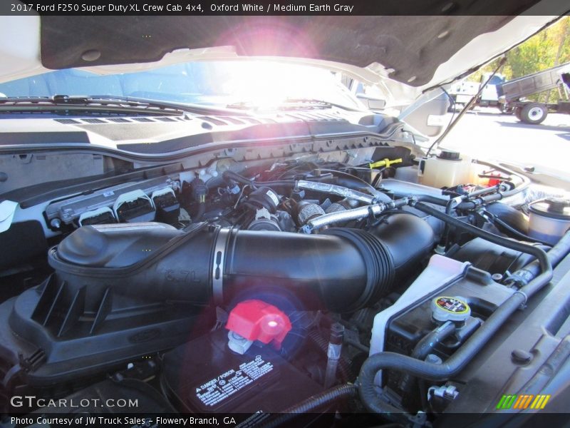 Oxford White / Medium Earth Gray 2017 Ford F250 Super Duty XL Crew Cab 4x4