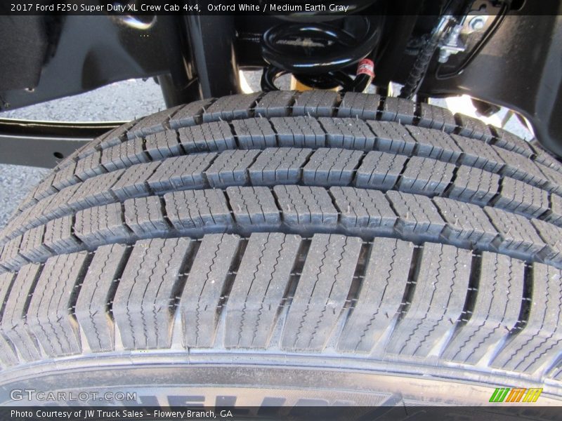 Oxford White / Medium Earth Gray 2017 Ford F250 Super Duty XL Crew Cab 4x4
