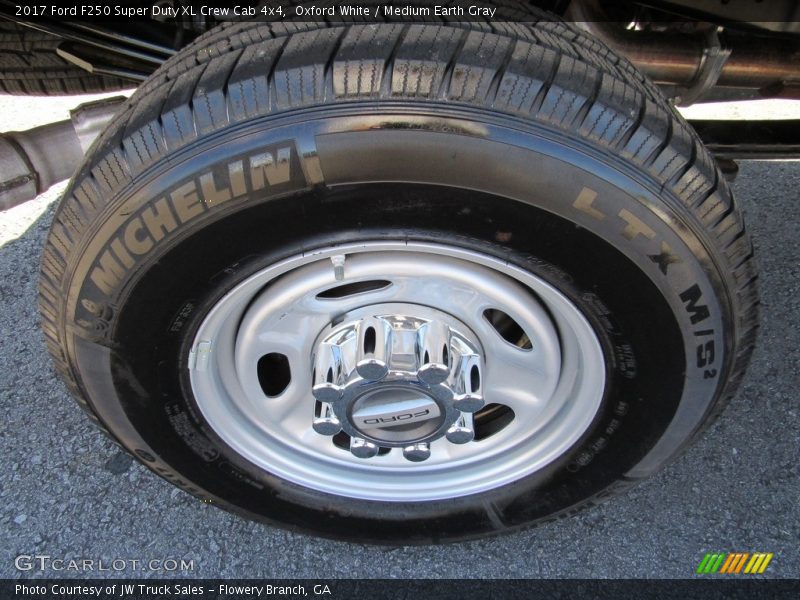 Oxford White / Medium Earth Gray 2017 Ford F250 Super Duty XL Crew Cab 4x4