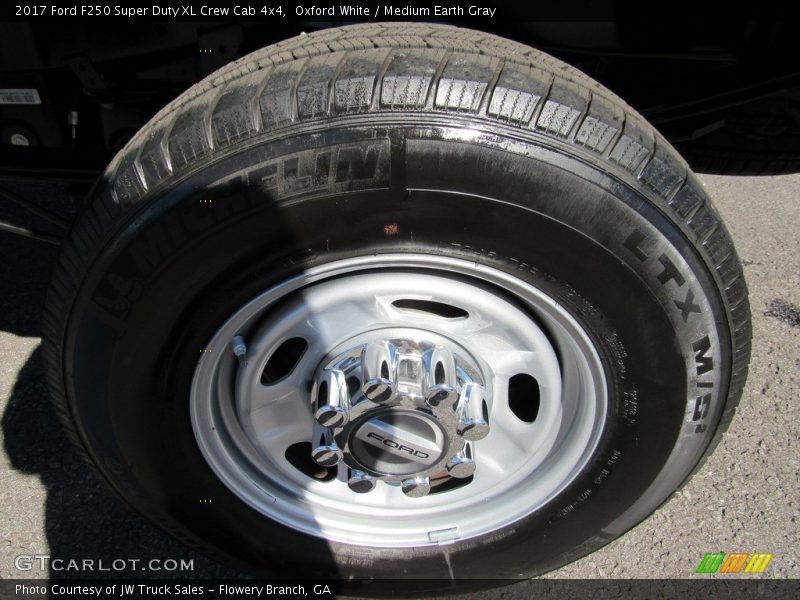 Oxford White / Medium Earth Gray 2017 Ford F250 Super Duty XL Crew Cab 4x4