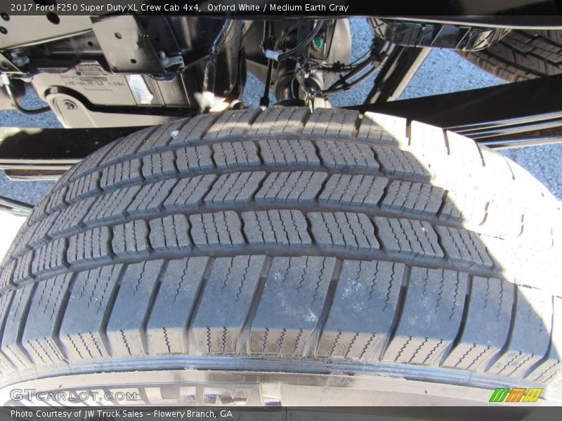 Oxford White / Medium Earth Gray 2017 Ford F250 Super Duty XL Crew Cab 4x4