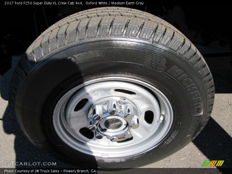 Oxford White / Medium Earth Gray 2017 Ford F250 Super Duty XL Crew Cab 4x4
