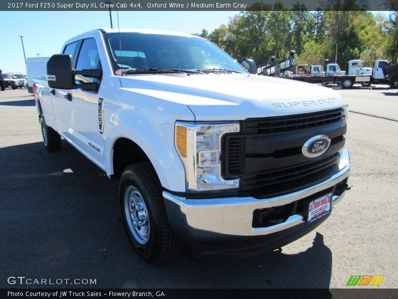 Oxford White / Medium Earth Gray 2017 Ford F250 Super Duty XL Crew Cab 4x4