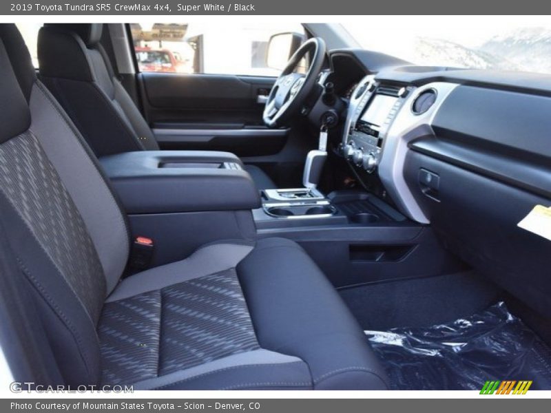 Super White / Black 2019 Toyota Tundra SR5 CrewMax 4x4