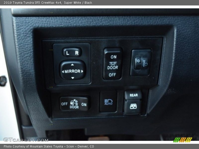 Super White / Black 2019 Toyota Tundra SR5 CrewMax 4x4