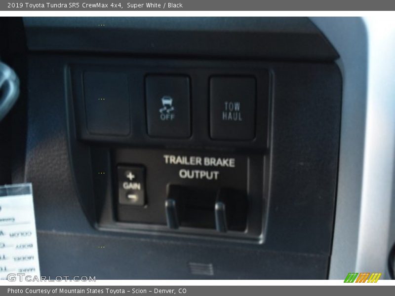 Super White / Black 2019 Toyota Tundra SR5 CrewMax 4x4