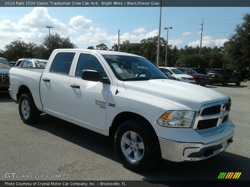 Bright White / Black/Diesel Gray 2019 Ram 1500 Classic Tradesman Crew Cab 4x4