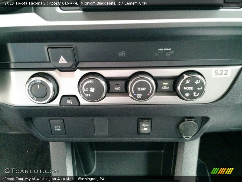 Controls of 2019 Tacoma SR Access Cab 4x4