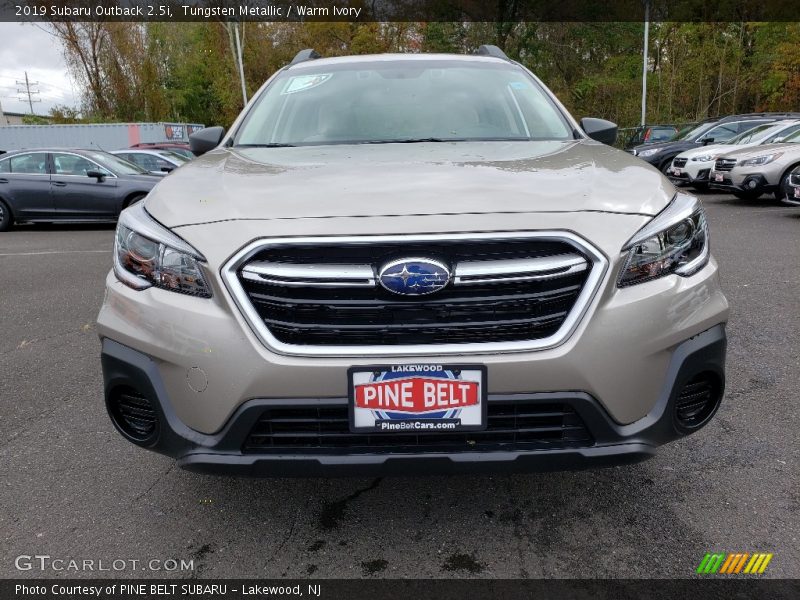 Tungsten Metallic / Warm Ivory 2019 Subaru Outback 2.5i