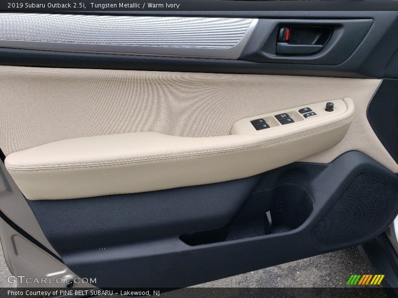 Tungsten Metallic / Warm Ivory 2019 Subaru Outback 2.5i